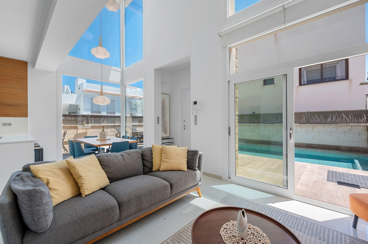 For sale - 3 Bedroom 3 Bathroom Detached House in Ciudad Quesada - Ciudad Quesada  - Alicante