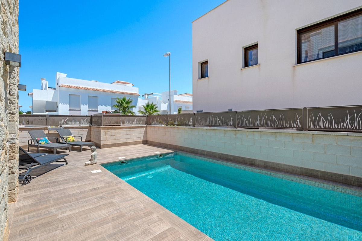 For sale - 3 Bedroom 3 Bathroom Detached House in Ciudad Quesada - Ciudad Quesada  - Alicante