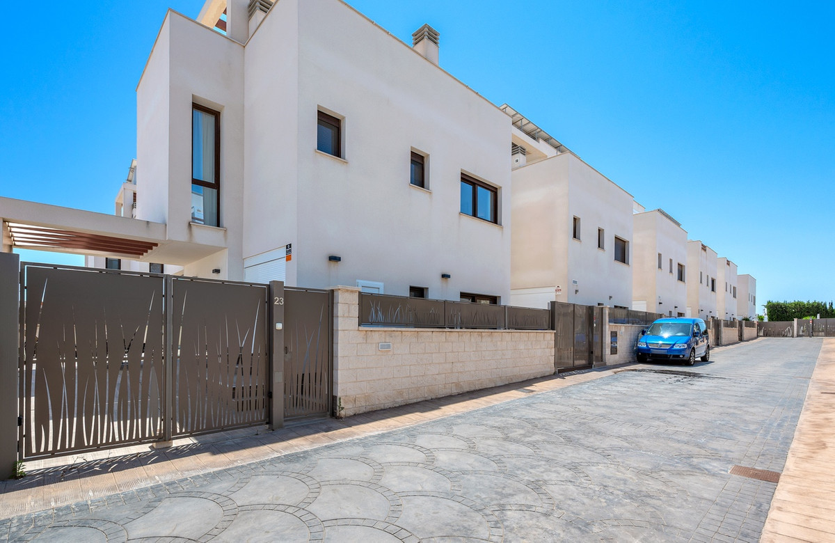 For sale - 3 Bedroom 3 Bathroom Detached House in Ciudad Quesada - Ciudad Quesada  - Alicante