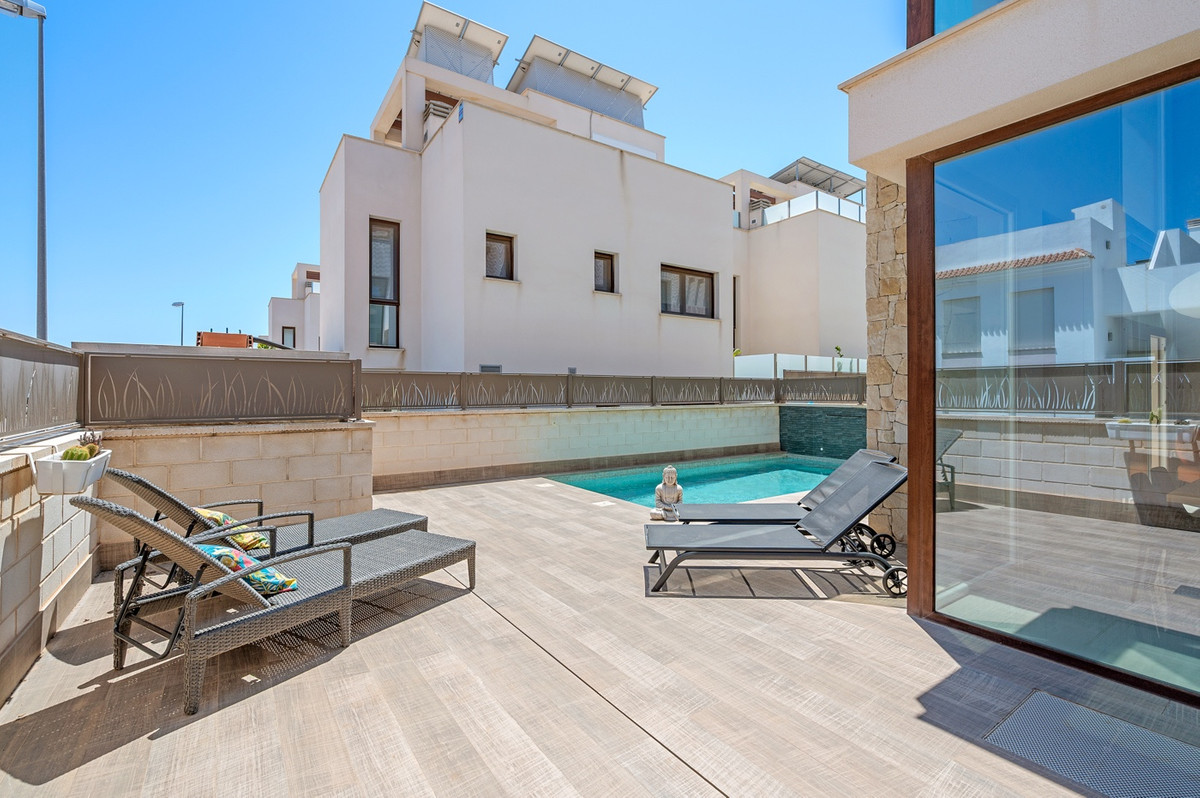 For sale - 3 Bedroom 3 Bathroom Detached House in Ciudad Quesada - Ciudad Quesada  - Alicante