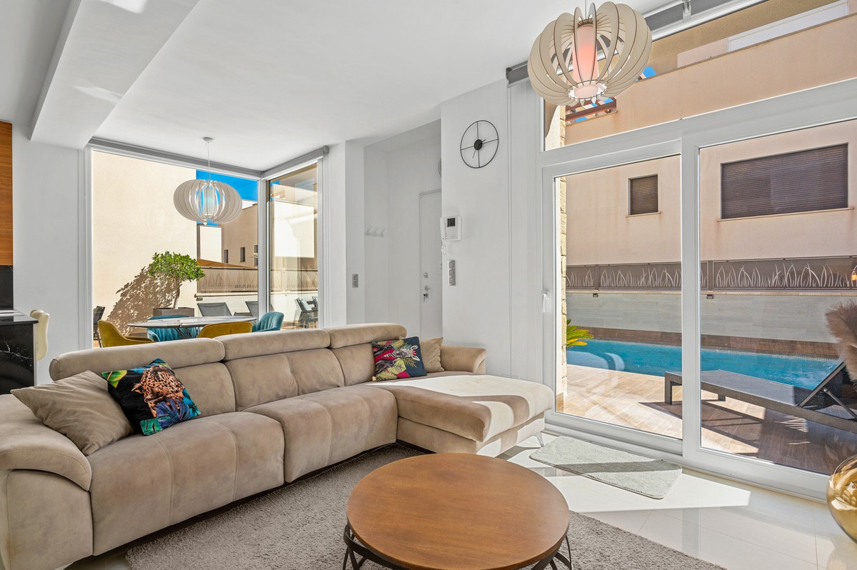 For sale - 3 Bedroom 3 Bathroom House - Detached Villa in Rojales - Ciudad Quesada  - Alicante