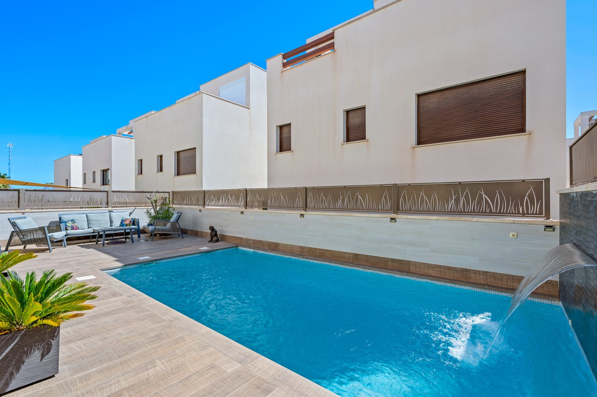 For sale - 3 Bedroom 3 Bathroom Detached Villa in Ciudad Quesada  - Ciudad Quesada  - Alicante