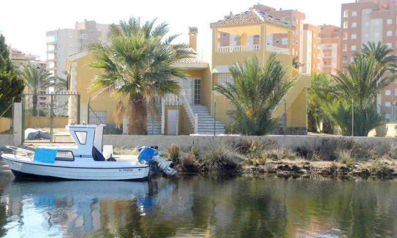 3 Bedroom 2 Bathroom Villa in La Manga del Mar Menor