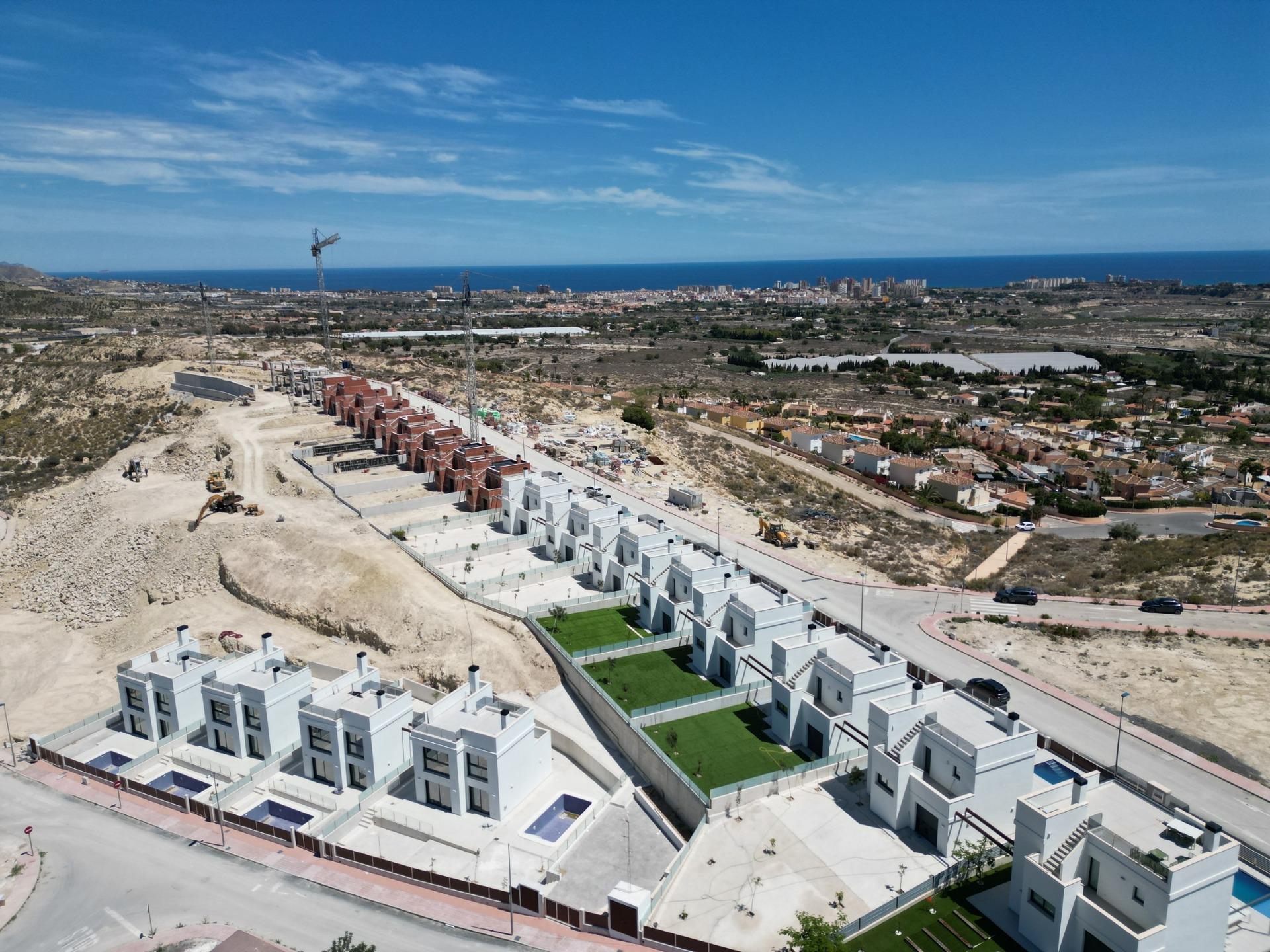 For sale - 3 Bedroom 3 Bathroom Villa in Mutxamel - Mutxamel  - Alicante
