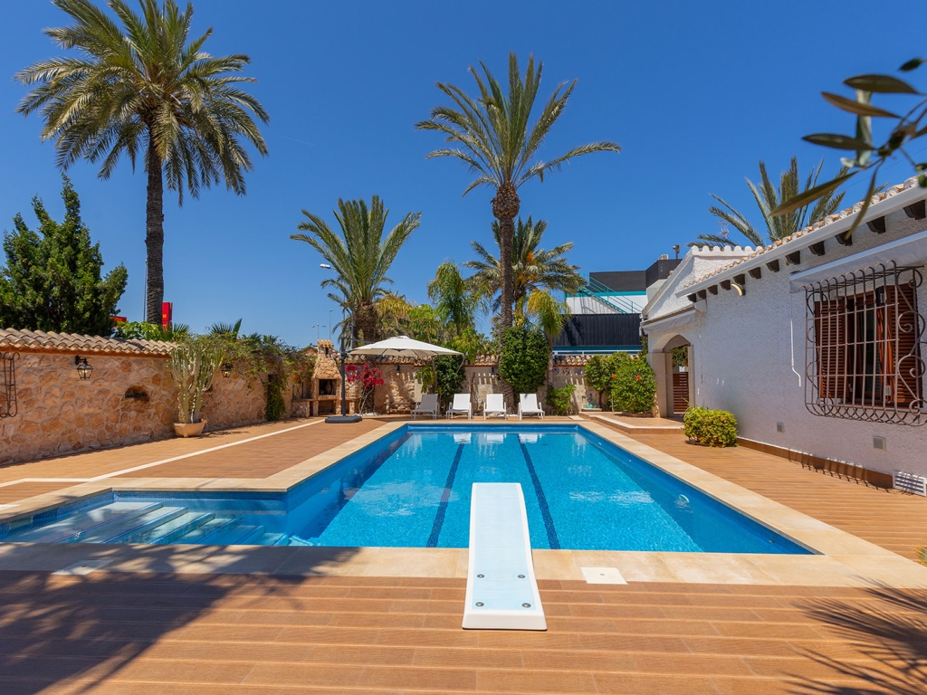 4 Bedroom 2 Bathroom Villa in Punta prima