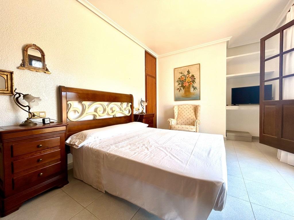 For sale - 4 Bedroom 2 Bathroom Villa in La Zenia - La Zenia  - Alicante