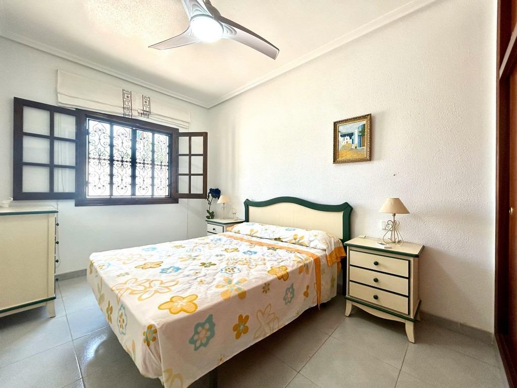 For sale - 4 Bedroom 2 Bathroom Villa in La Zenia - La Zenia  - Alicante