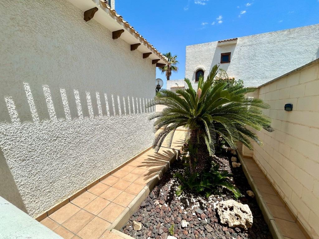 For sale - 4 Bedroom 2 Bathroom Villa in La Zenia - La Zenia  - Alicante