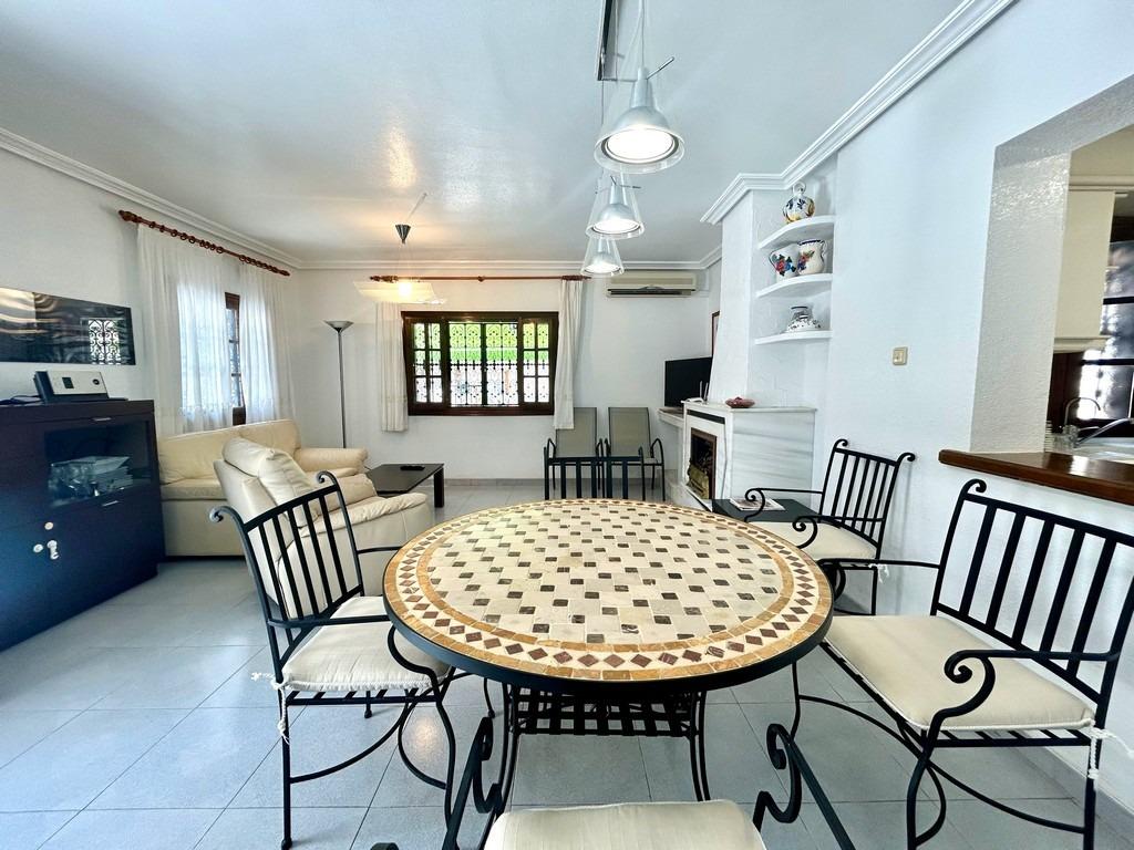 For sale - 4 Bedroom 2 Bathroom Villa in La Zenia - La Zenia  - Alicante