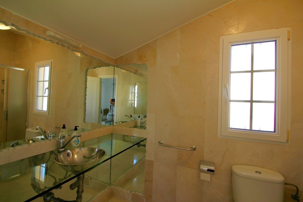 For sale - 3 Bedroom 2 Bathroom Villa in Villamartin - Las Ramblas  - Alicante
