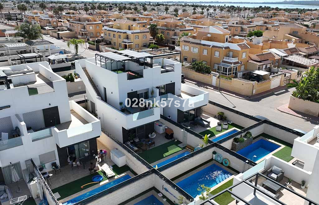 For sale - 3 Bedroom 2 Bathroom House - Townhouse in Rojales - Ciudad Quesada  - Alicante