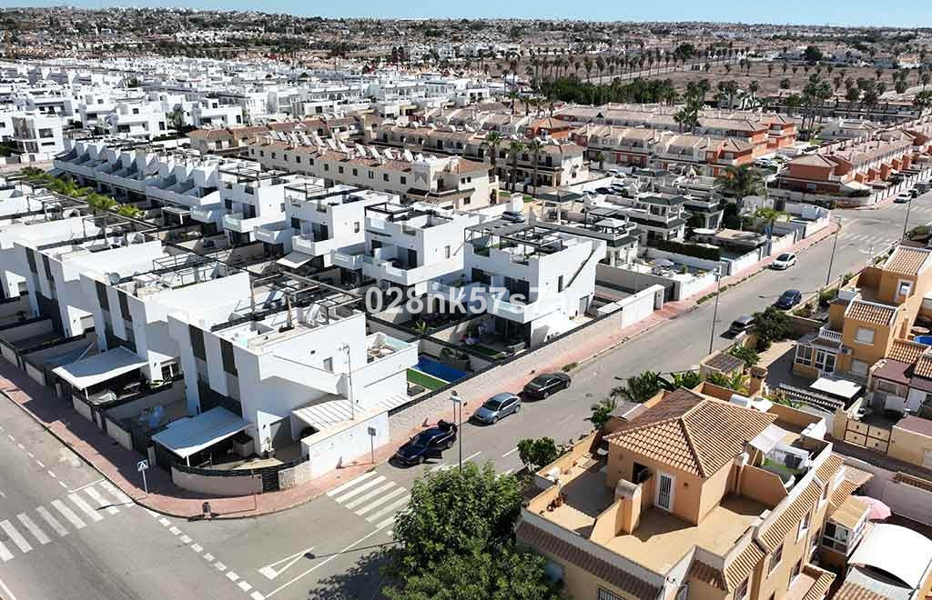 For sale - 3 Bedroom 2 Bathroom House - Townhouse in Rojales - Ciudad Quesada  - Alicante