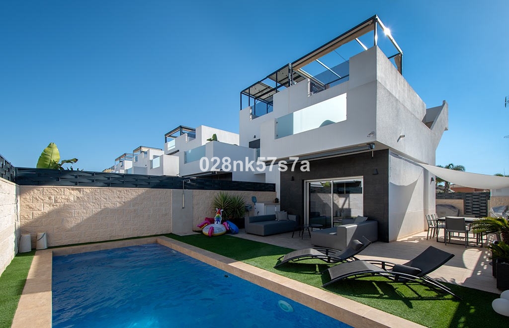 3 Bedroom 2 Bathroom House - Townhouse in Rojales