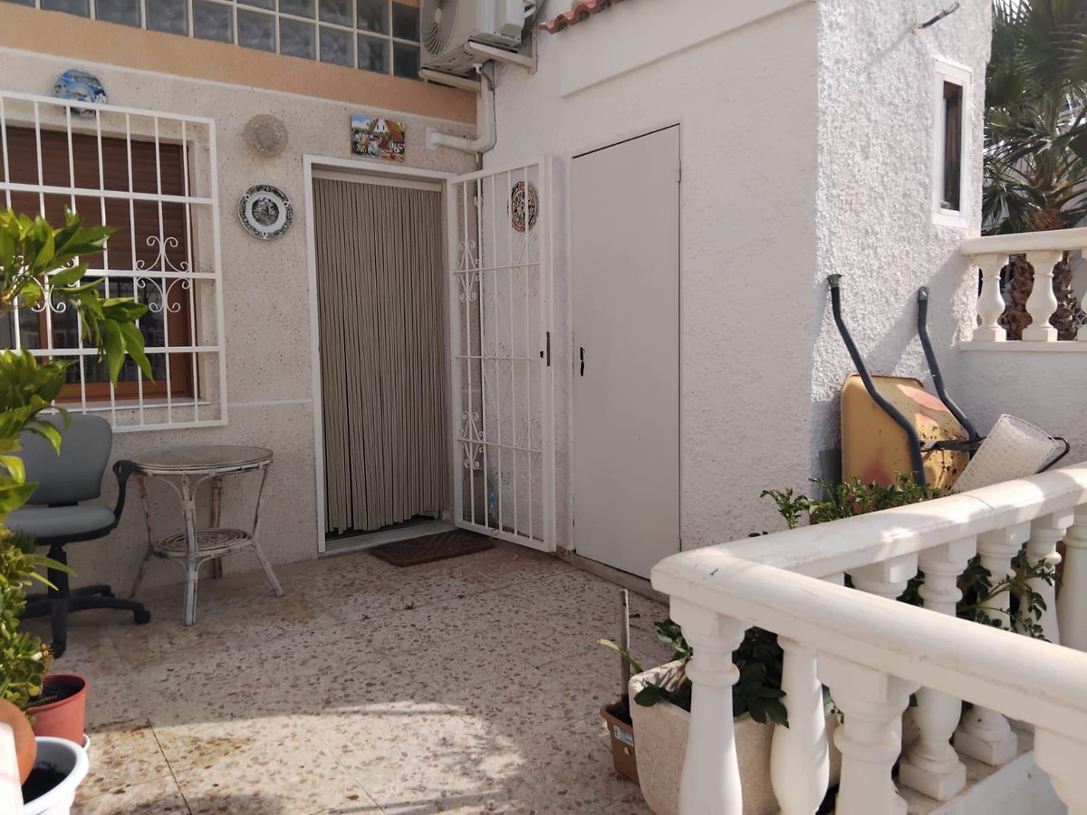 For sale - 2 Bedroom 2 Bathroom House - Townhouse in Torrevieja - Torrevieja Centro  - Alicante