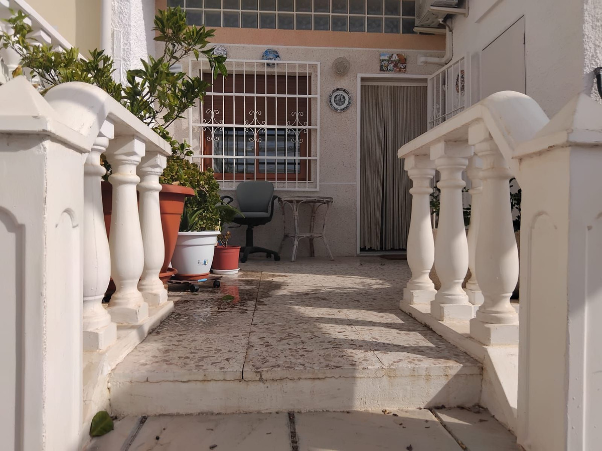 For sale - 2 Bedroom 2 Bathroom House - Townhouse in Torrevieja - Torrevieja Centro  - Alicante