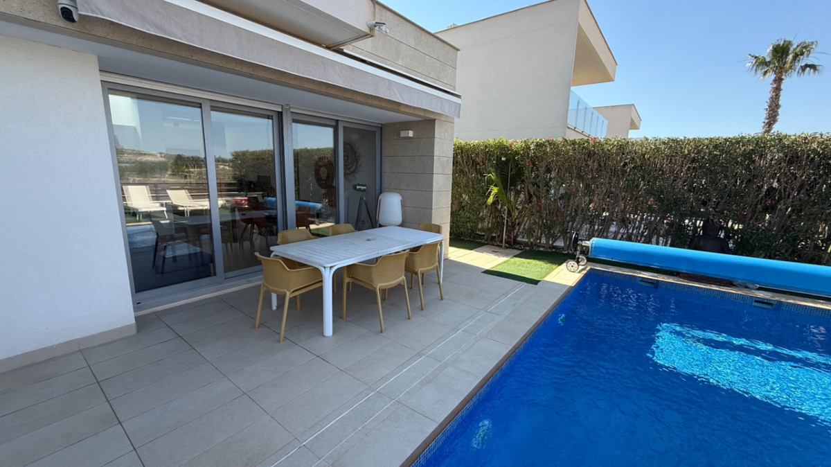 For sale - 3 Bedroom 2 Bathroom House - Detached Villa in Orihuela - Orihuela Centro  - Alicante