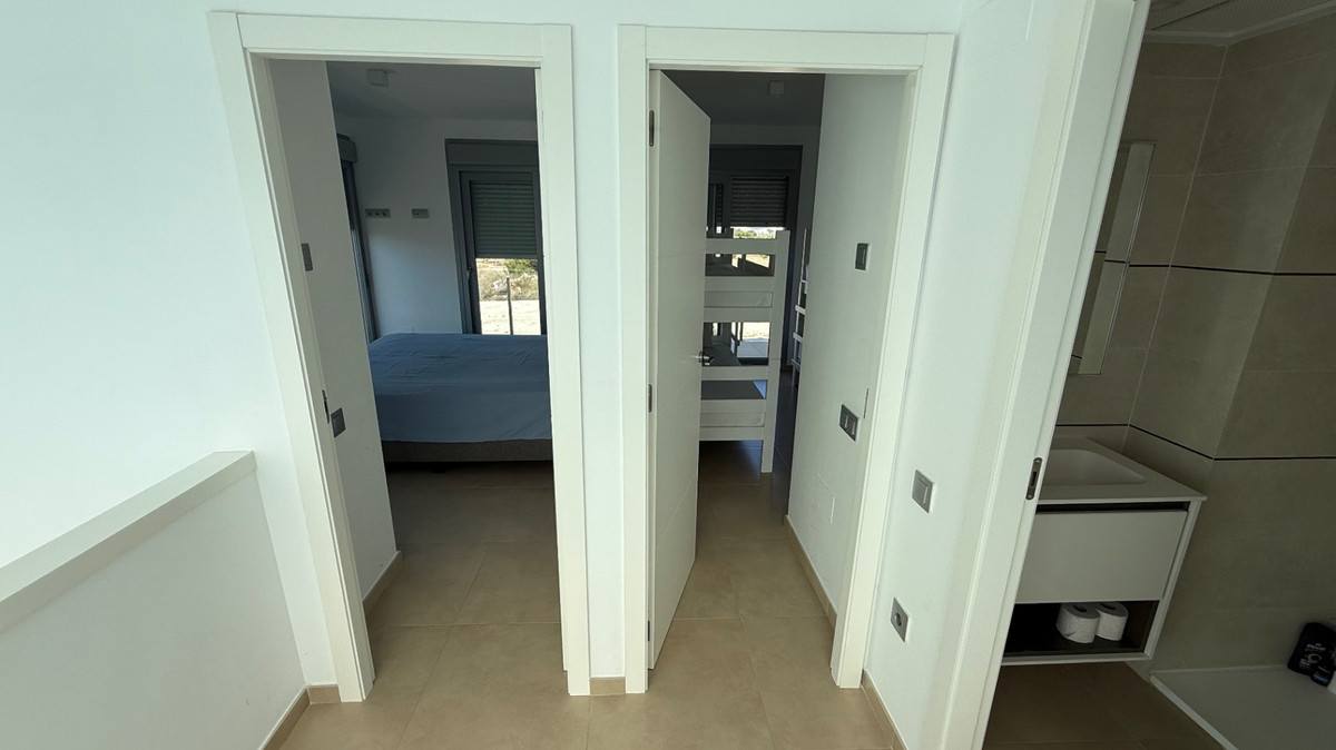 For sale - 3 Bedroom 2 Bathroom House - Detached Villa in Orihuela - Orihuela Centro  - Alicante