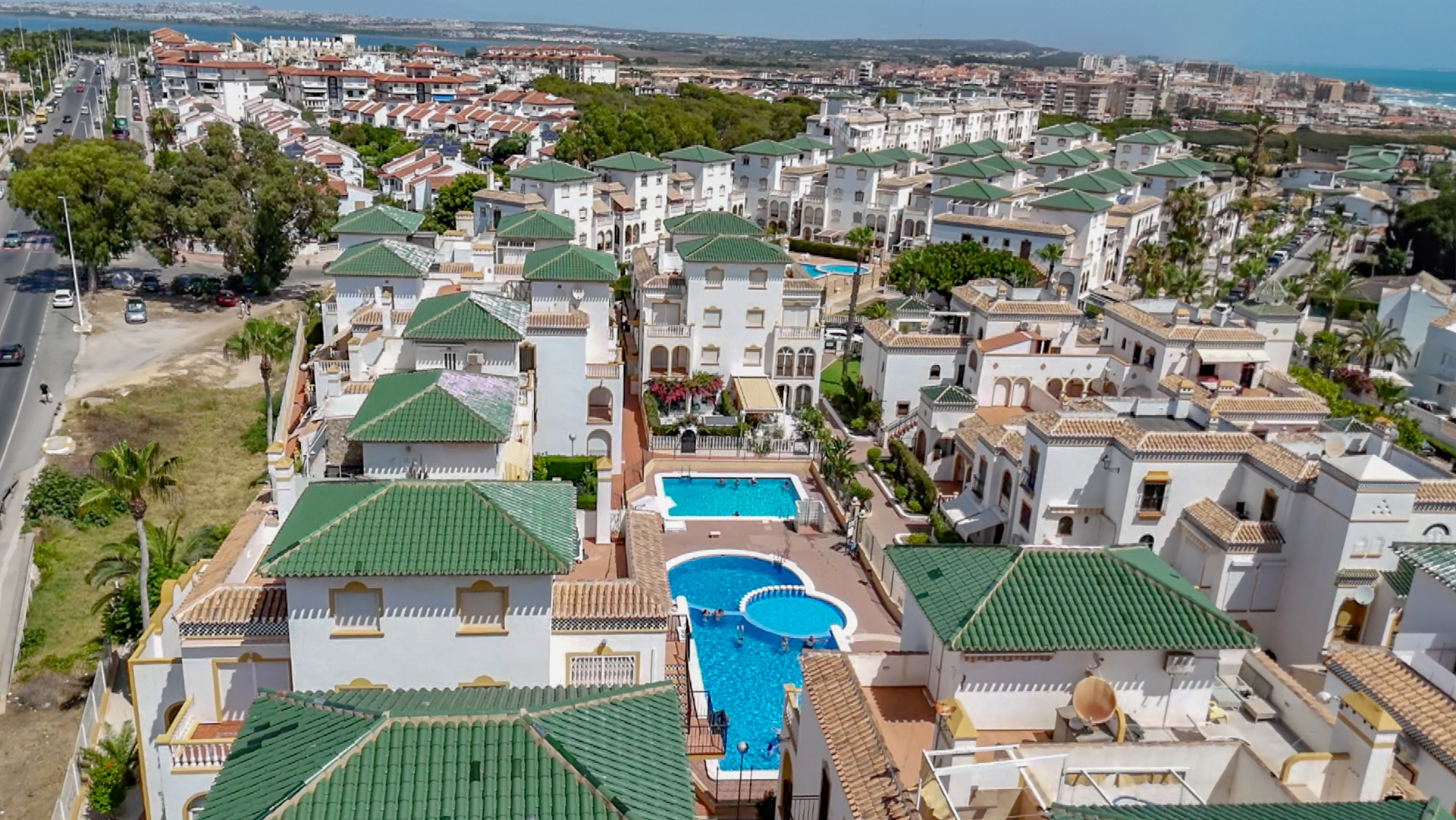 For sale - 3 Bedroom 1 Bathroom Penthouse in La Mata - La mata  - Alicante