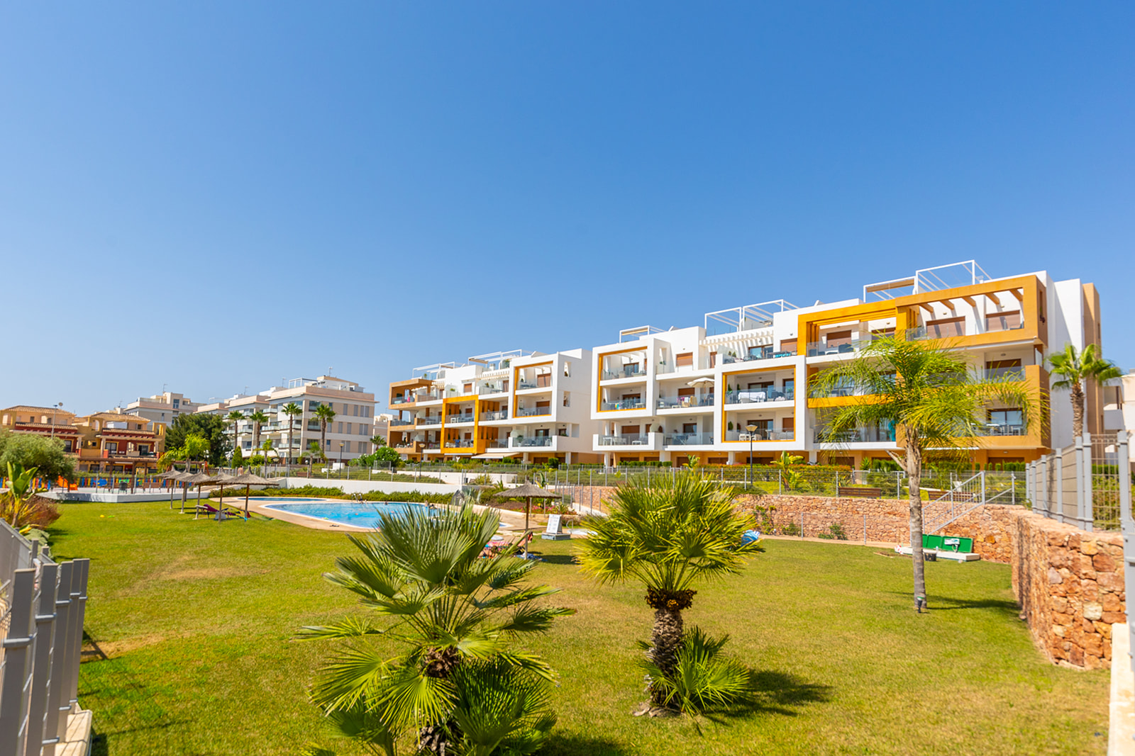 For sale - 3 Bedroom 2 Bathroom Apartment in Orihuela - Los Dolses - Alicante