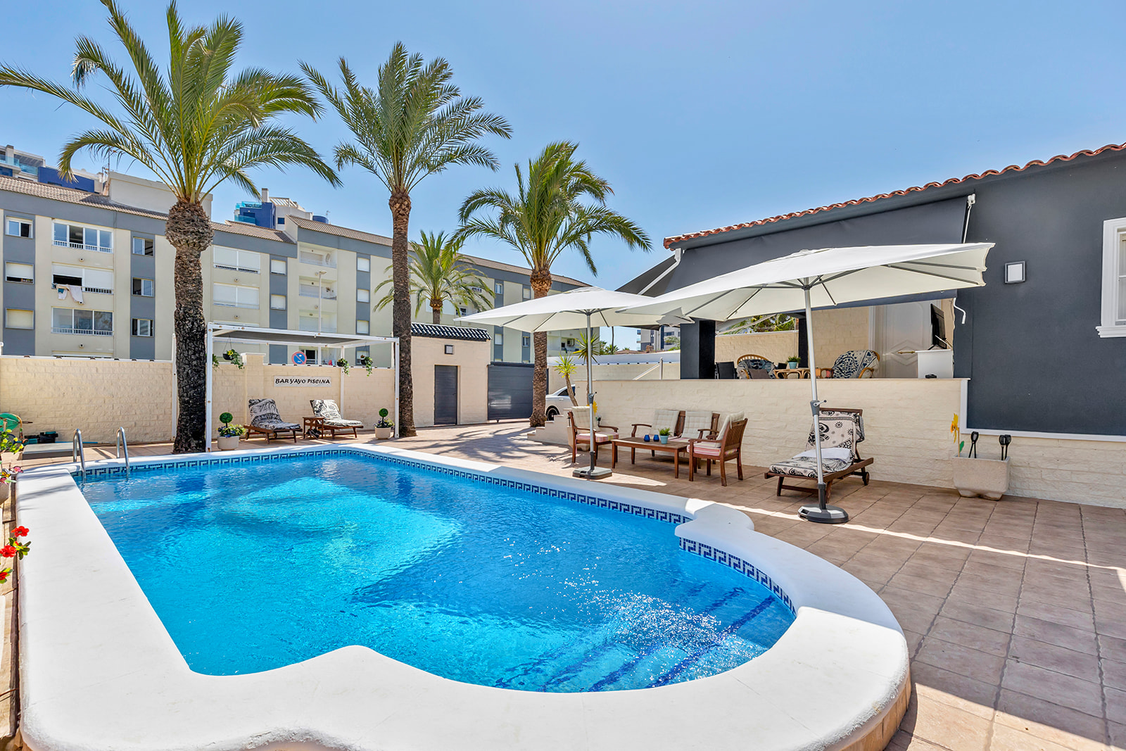 For sale - 4 Bedroom 2 Bathroom Villa in Punta Prima - Rocio del Mar  - Alicante