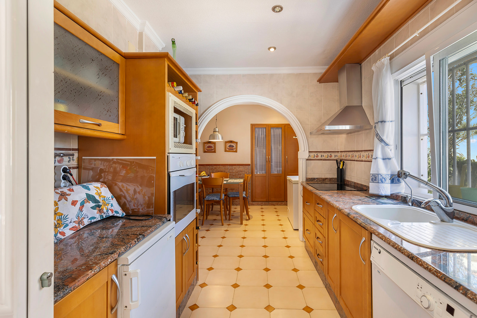 For sale - 4 Bedroom 2 Bathroom Villa in Punta Prima - Rocio del Mar  - Alicante