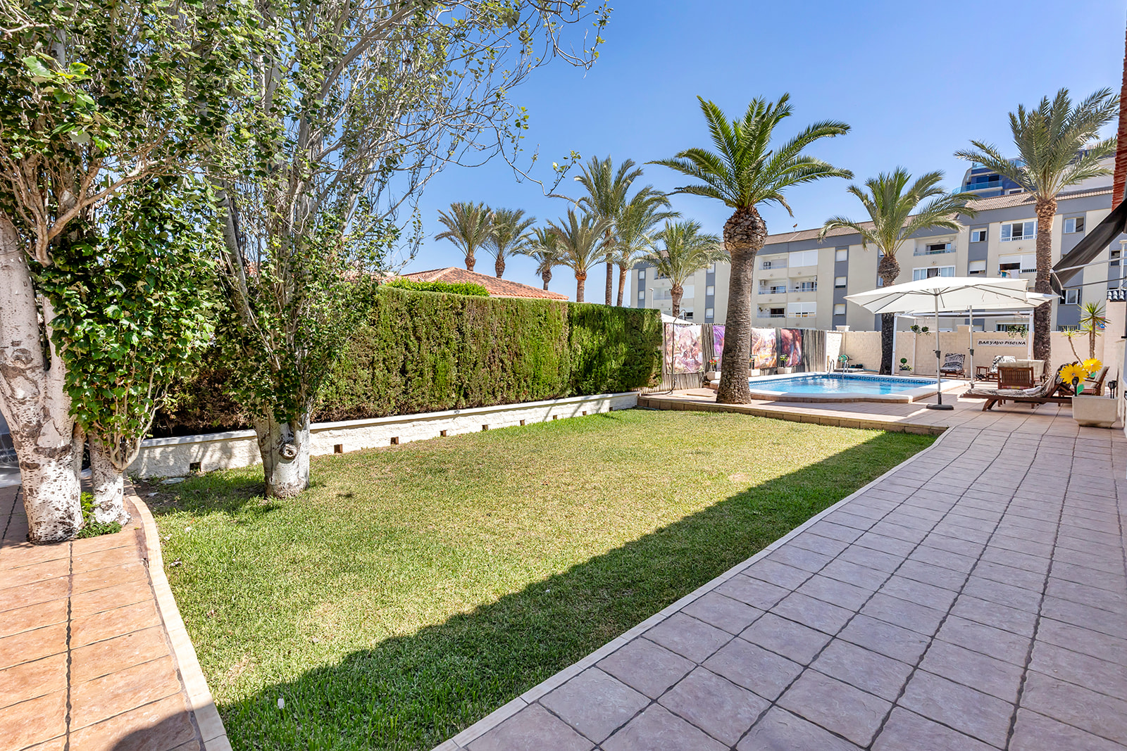 For sale - 4 Bedroom 2 Bathroom Villa in Punta Prima - Rocio del Mar  - Alicante