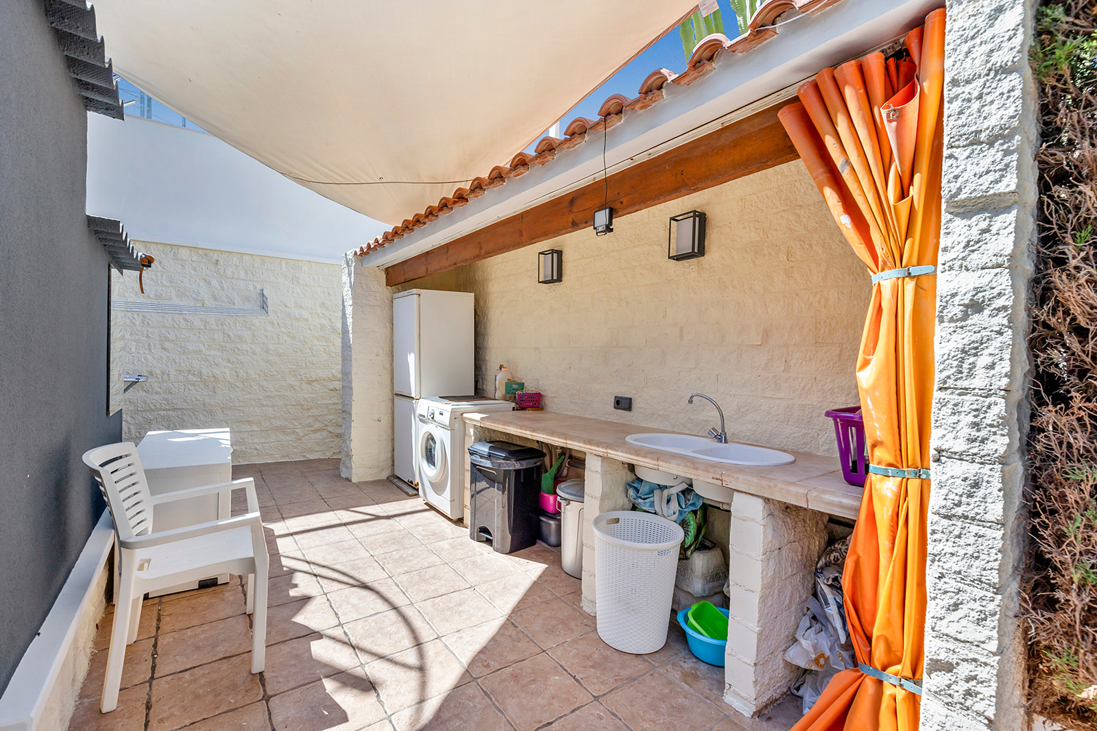 For sale - 4 Bedroom 2 Bathroom Villa in Punta Prima - Rocio del Mar  - Alicante