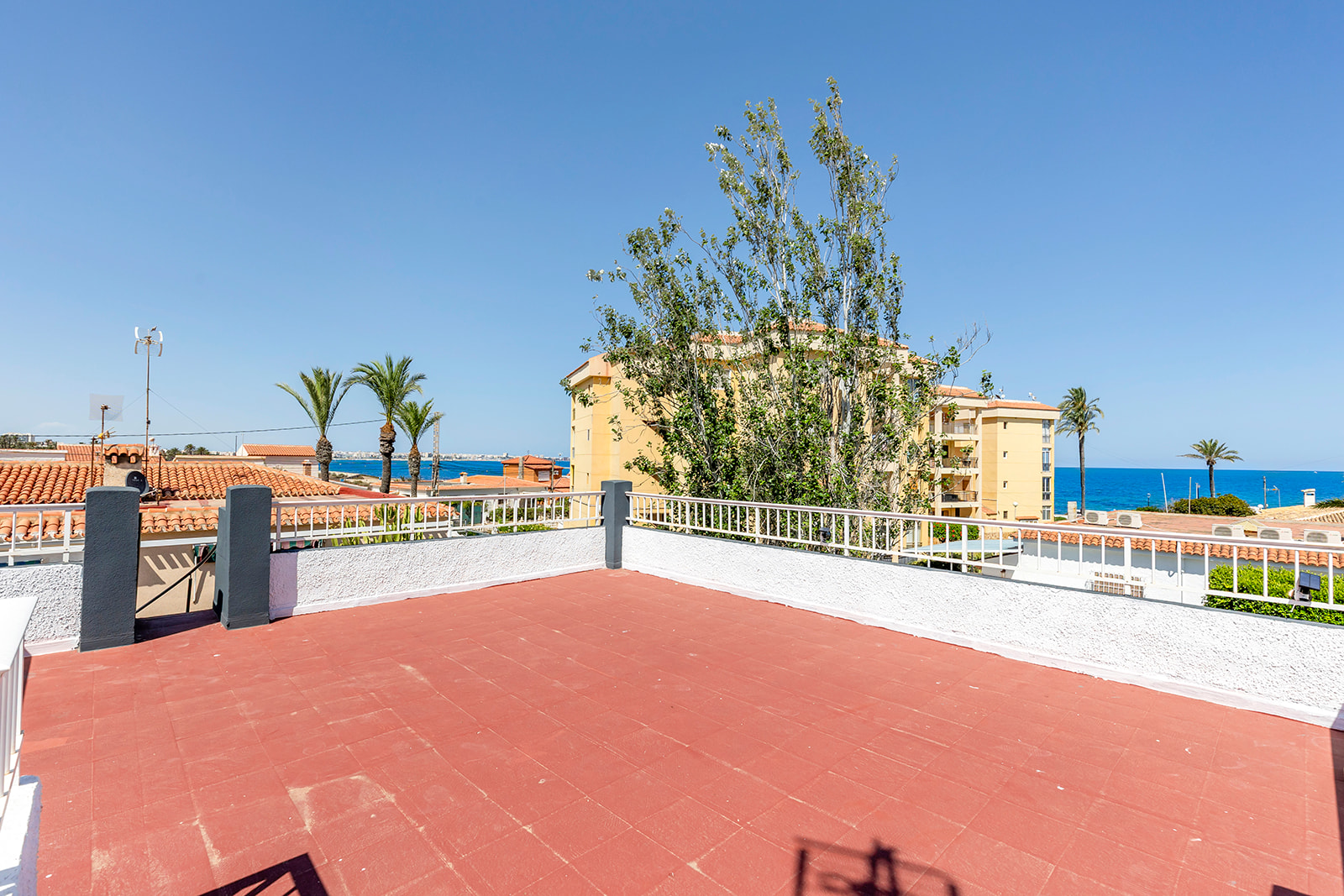 For sale - 4 Bedroom 2 Bathroom Villa in Punta Prima - Rocio del Mar  - Alicante