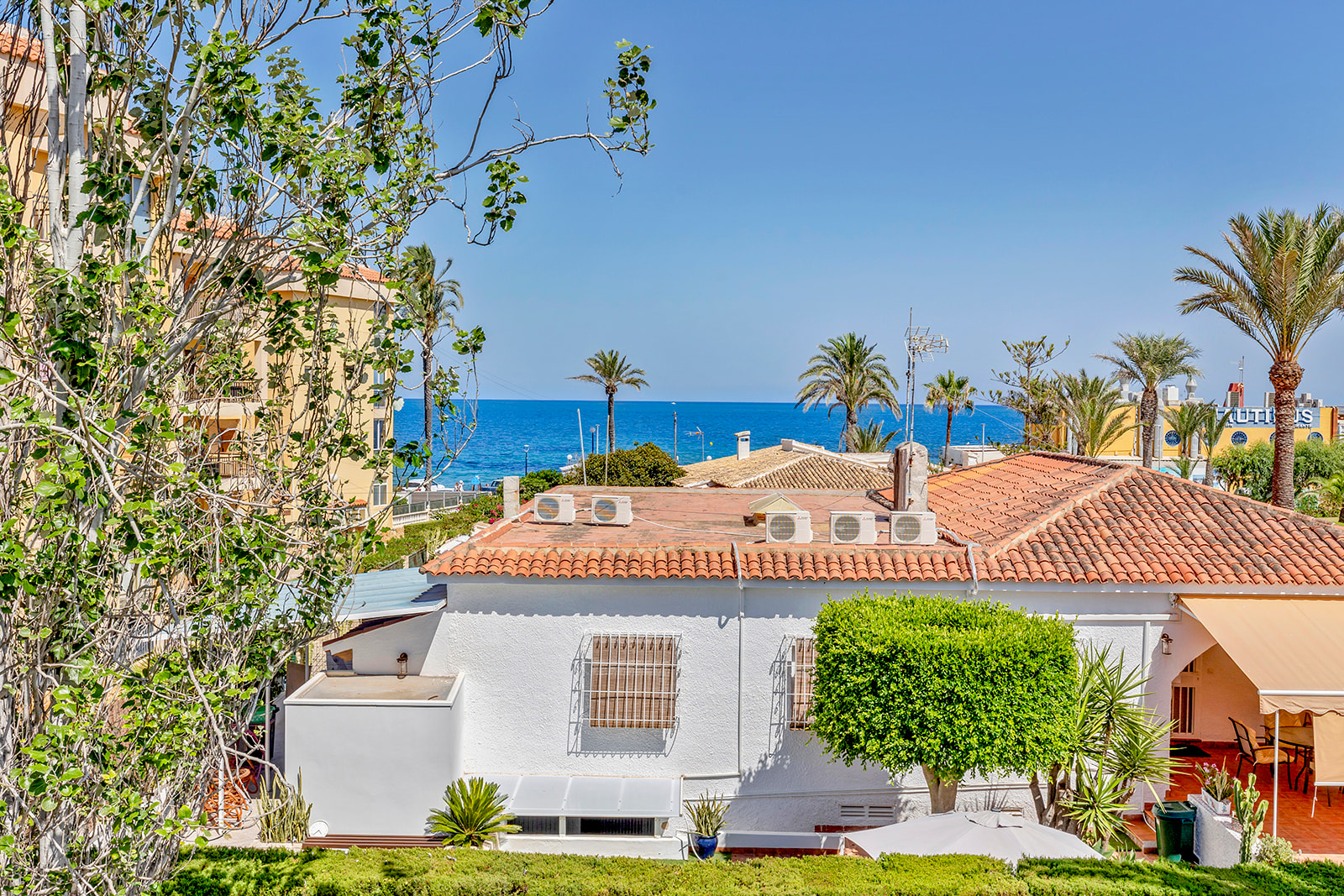 For sale - 4 Bedroom 2 Bathroom Villa in Punta Prima - Rocio del Mar  - Alicante