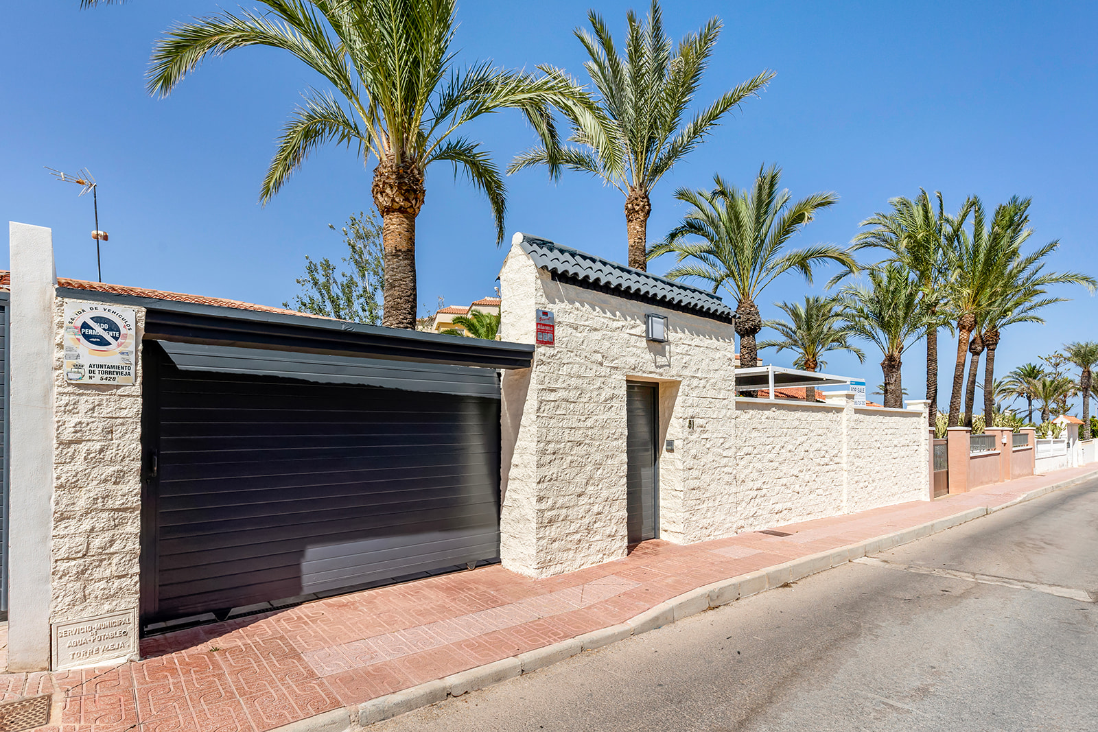 For sale - 4 Bedroom 2 Bathroom Villa in Punta Prima - Rocio del Mar  - Alicante