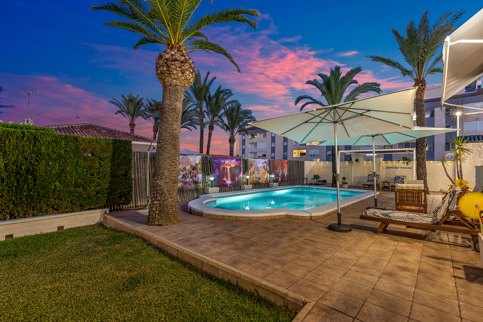 For sale - 4 Bedroom 2 Bathroom Villa in Punta Prima - Rocio del Mar  - Alicante