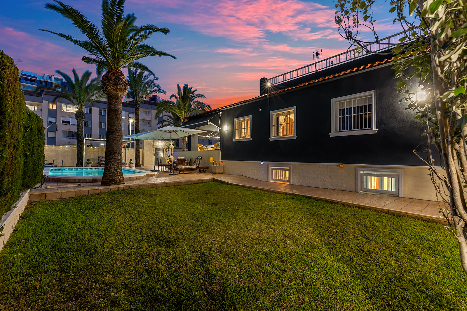 For sale - 4 Bedroom 2 Bathroom Villa in Punta Prima - Rocio del Mar  - Alicante
