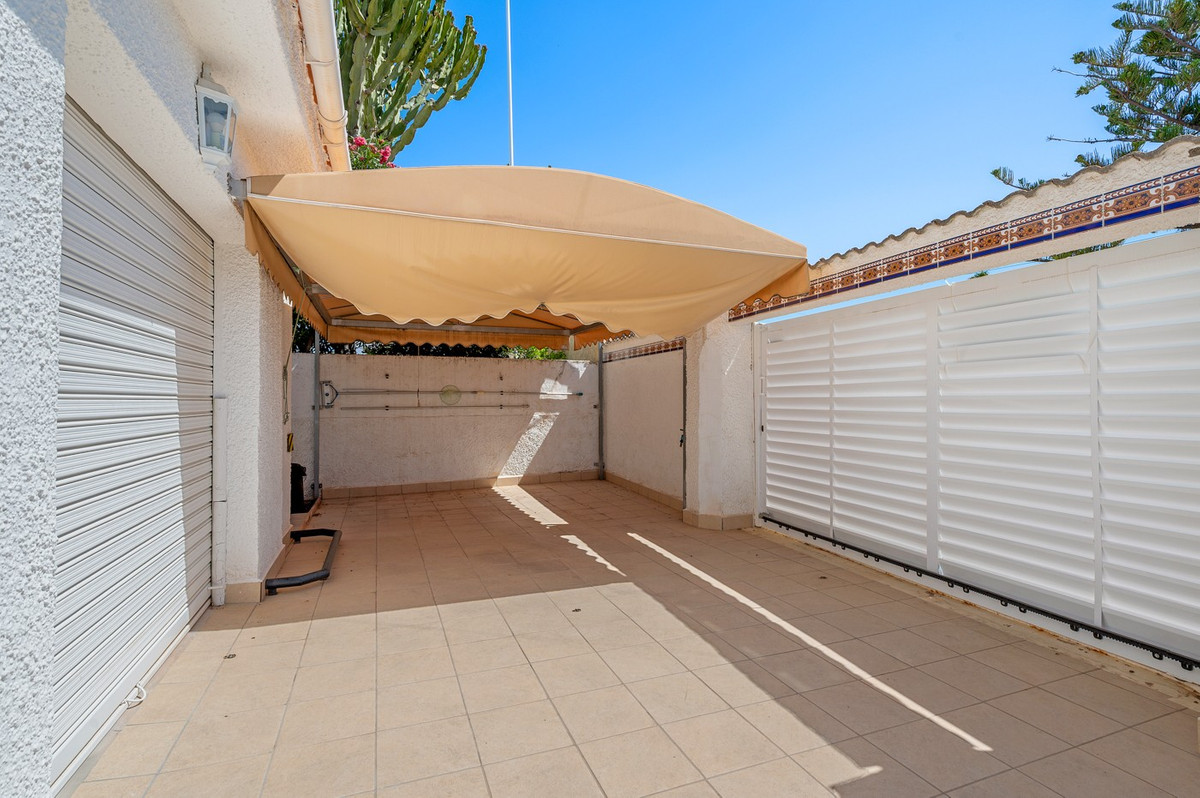 For sale - 3 Bedroom 4 Bathroom House - Detached Villa in Rojales - Ciudad Quesada  - Alicante
