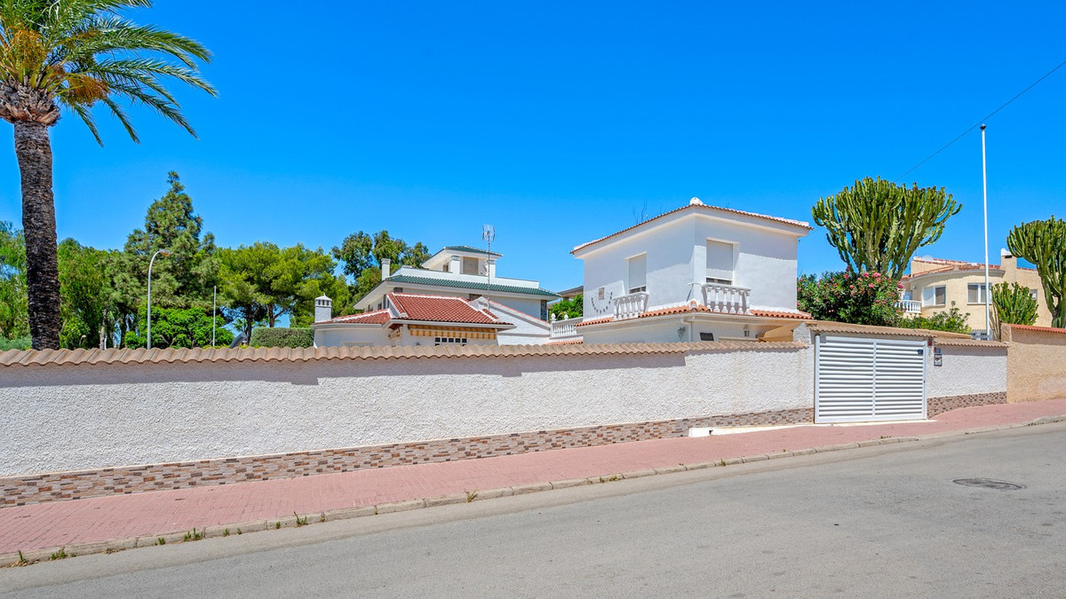 For sale - 3 Bedroom 4 Bathroom House - Detached Villa in Rojales - Ciudad Quesada  - Alicante