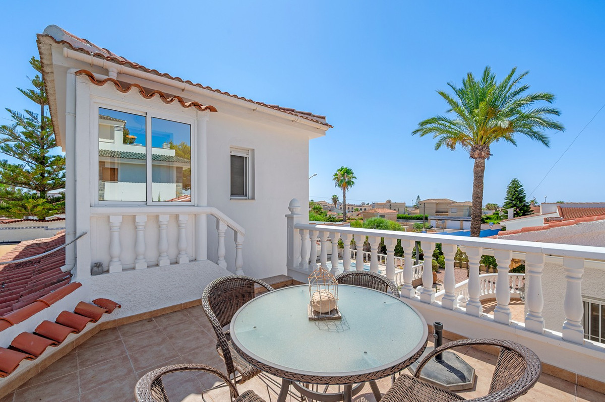 For sale - 3 Bedroom 4 Bathroom House - Detached Villa in Rojales - Ciudad Quesada  - Alicante