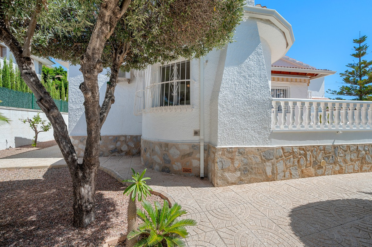 For sale - 3 Bedroom 4 Bathroom House - Detached Villa in Rojales - Ciudad Quesada  - Alicante