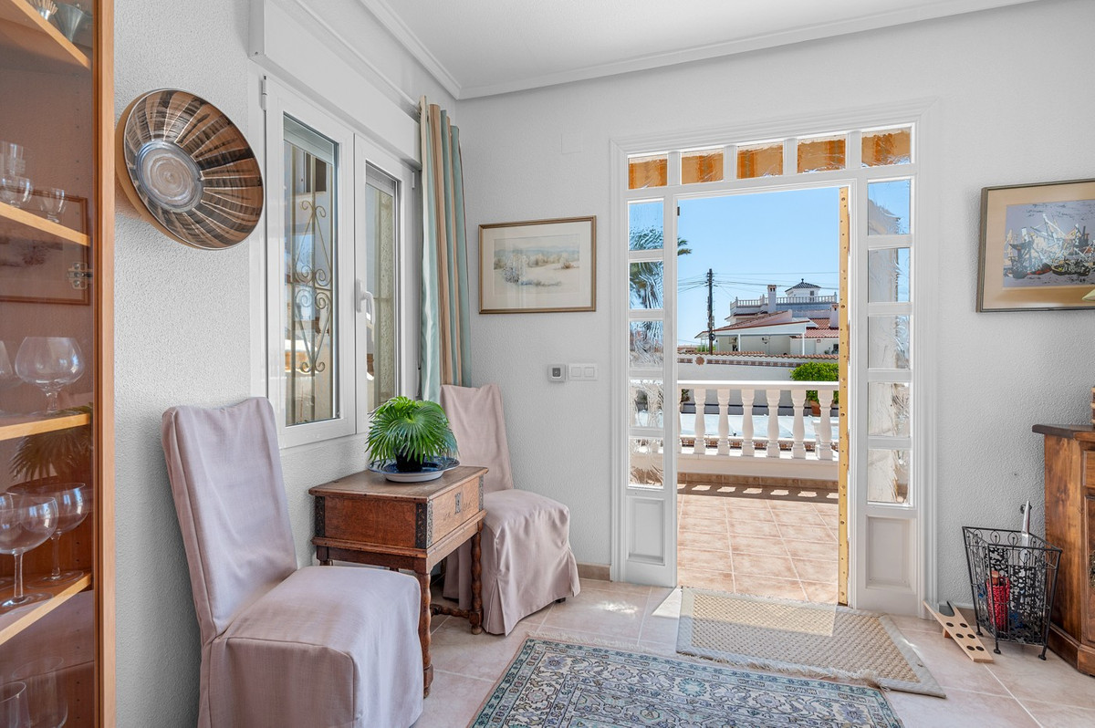 For sale - 3 Bedroom 4 Bathroom House - Detached Villa in Rojales - Ciudad Quesada  - Alicante