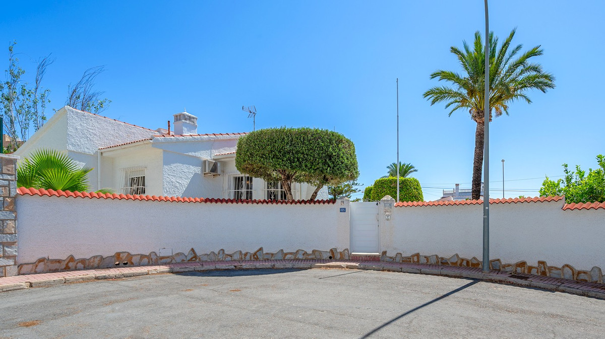 For sale - 3 Bedroom 4 Bathroom House - Detached Villa in Rojales - Ciudad Quesada  - Alicante