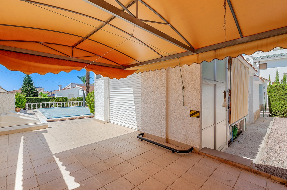 For sale - 3 Bedroom 4 Bathroom House - Detached Villa in Rojales - Ciudad Quesada  - Alicante