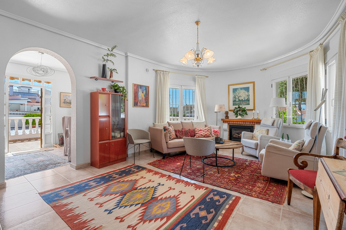 For sale - 3 Bedroom 4 Bathroom House - Detached Villa in Rojales - Ciudad Quesada  - Alicante