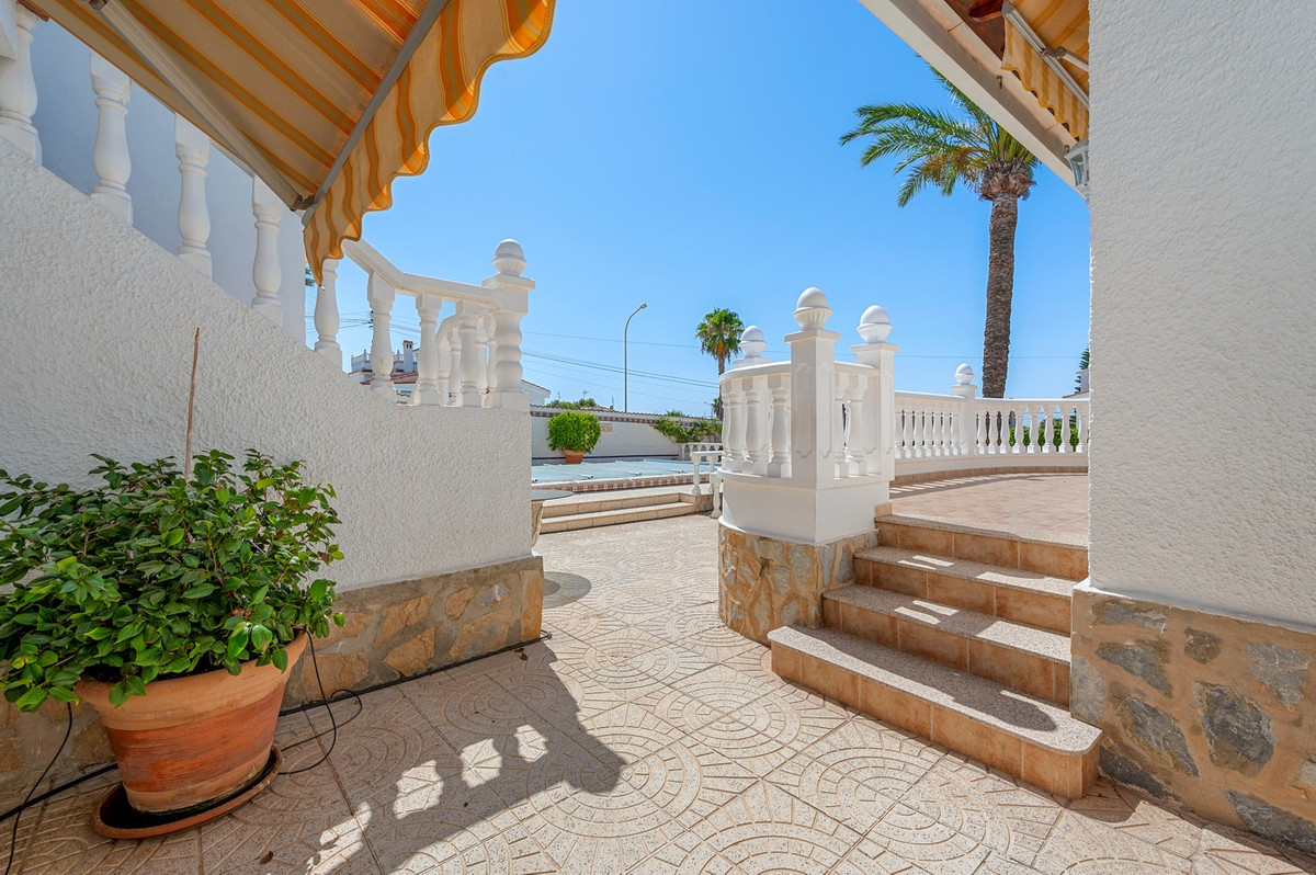 For sale - 3 Bedroom 4 Bathroom House - Detached Villa in Rojales - Ciudad Quesada  - Alicante