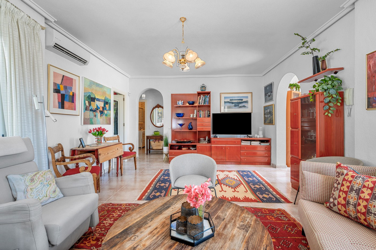 For sale - 3 Bedroom 4 Bathroom House - Detached Villa in Rojales - Ciudad Quesada  - Alicante