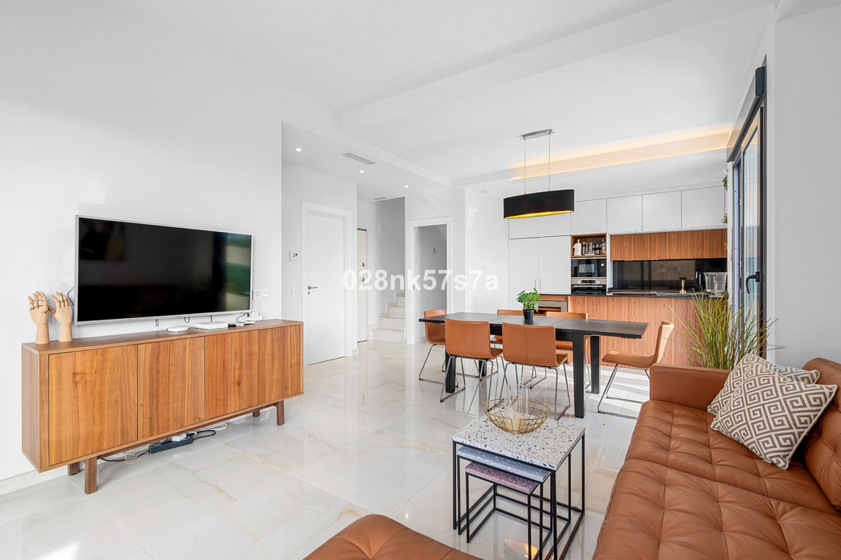 For sale - 4 Bedroom 4 Bathroom House - Detached Villa in Orihuela - Lomas de Cabo Roig  - Alicante