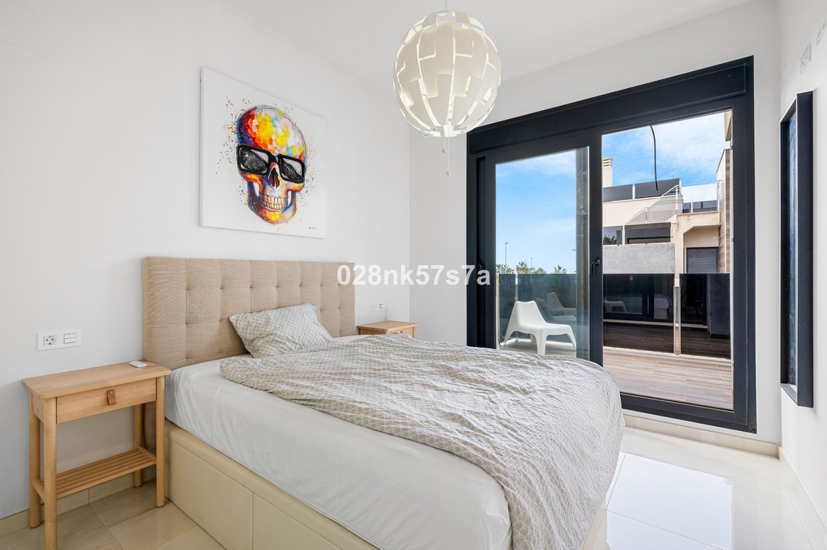 For sale - 4 Bedroom 4 Bathroom House - Detached Villa in Orihuela - Lomas de Cabo Roig  - Alicante