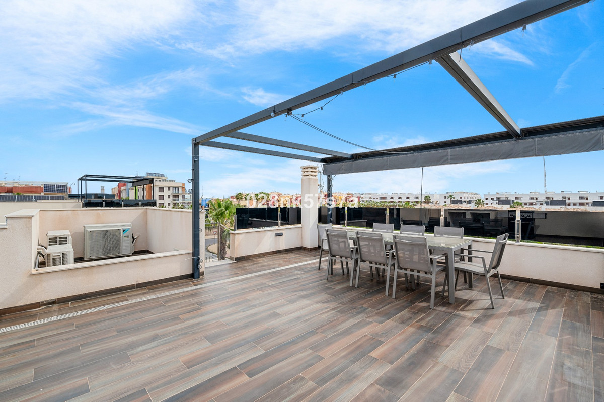 For sale - 4 Bedroom 4 Bathroom House - Detached Villa in Orihuela - Lomas de Cabo Roig  - Alicante