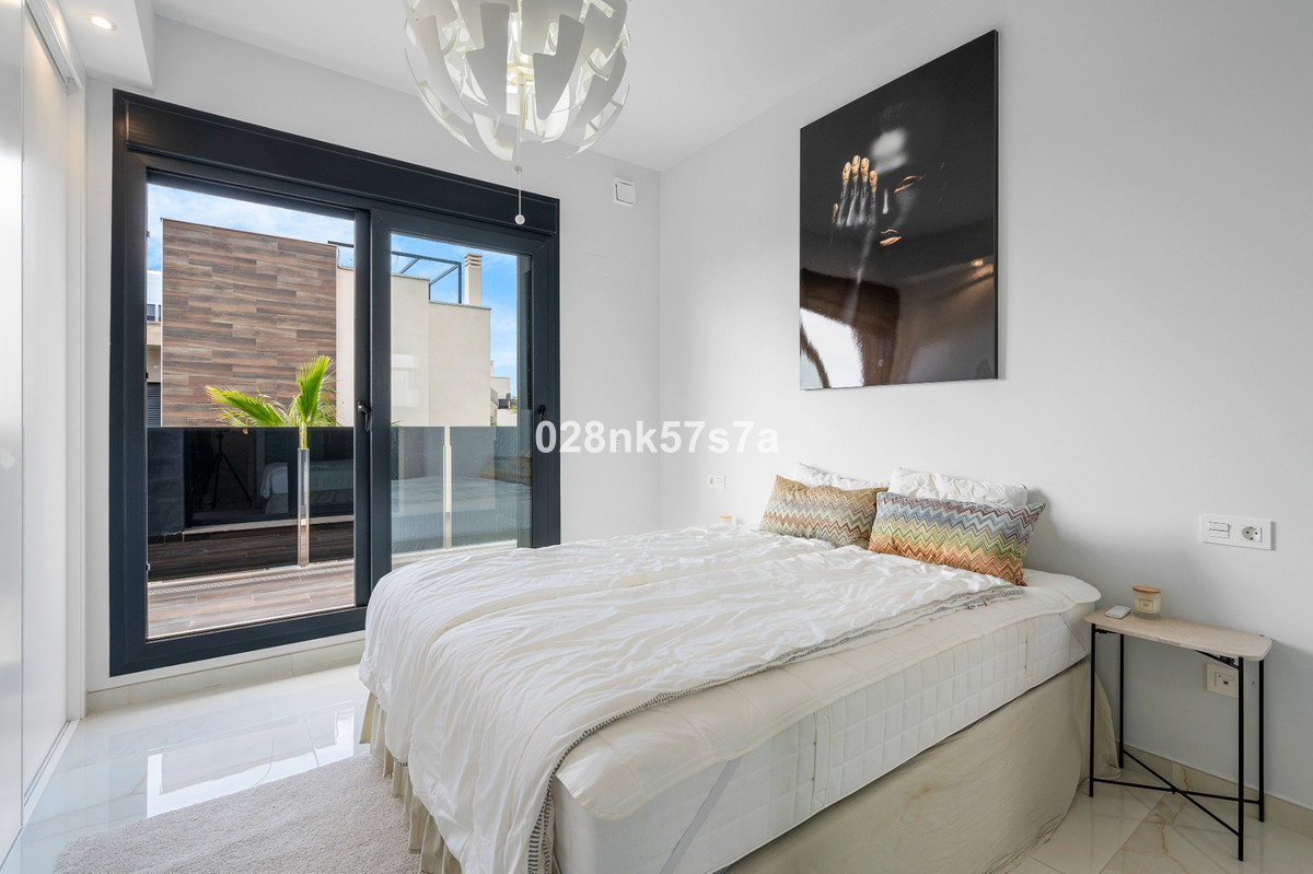 For sale - 4 Bedroom 4 Bathroom House - Detached Villa in Orihuela - Lomas de Cabo Roig  - Alicante