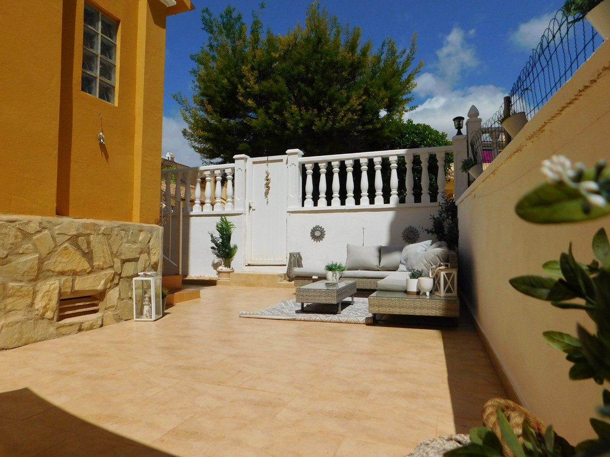For sale - 3 Bedroom 3 Bathroom Detached Villa in Villamartin - Villamartin  - Alicante
