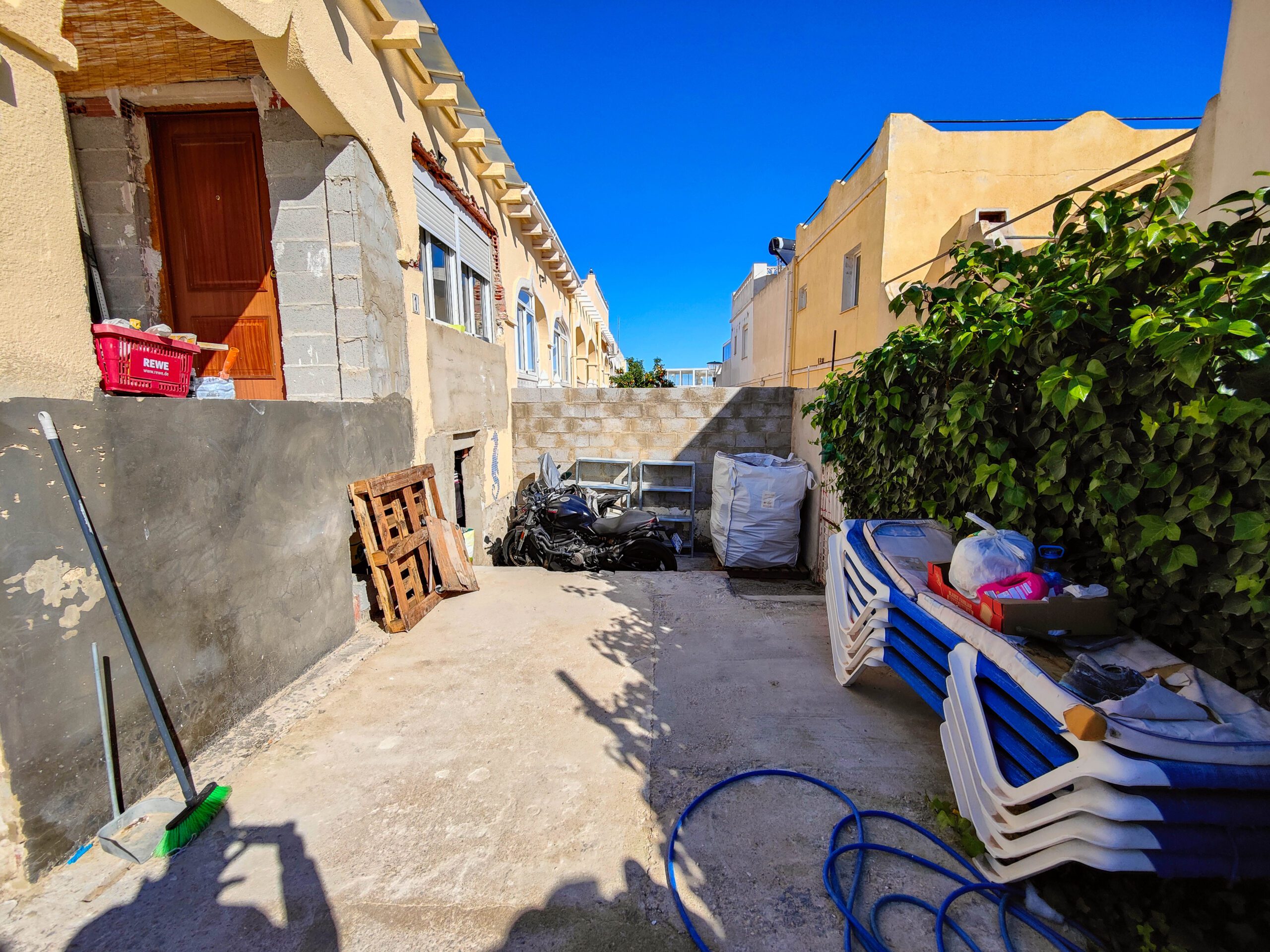 For sale - 4 Bedroom 2 Bathroom Town House in San Miguel de Salinas -  - Alicante