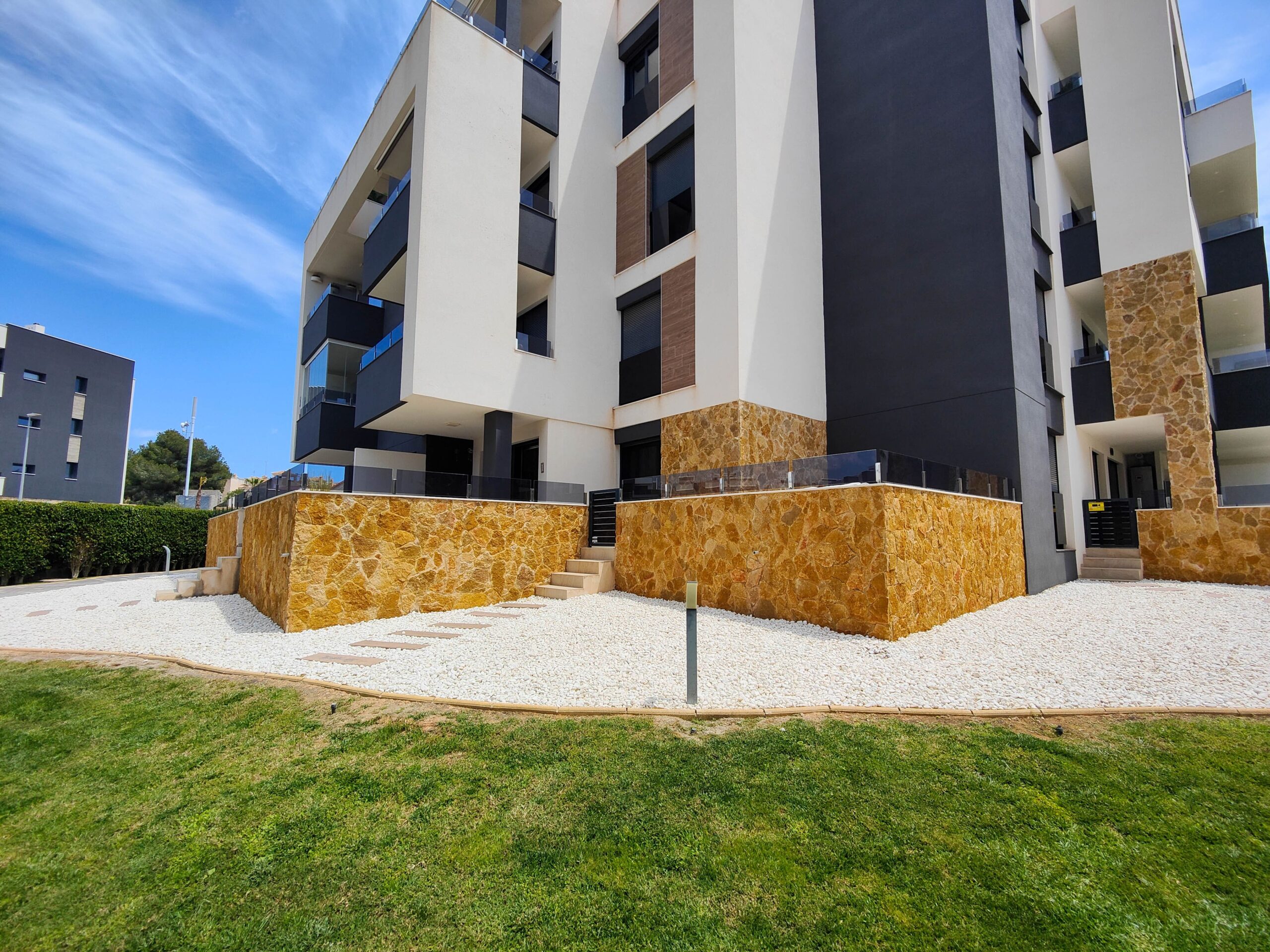 For sale - 2 Bedroom 2 Bathroom Apartment in Los Altos -  - Alicante