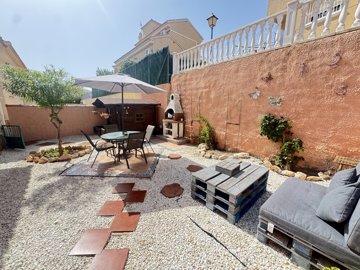 For sale - 4 Bedroom 2 Bathroom Villa in Villamartin - , Villamartin, Alicante, Spain - Alicante